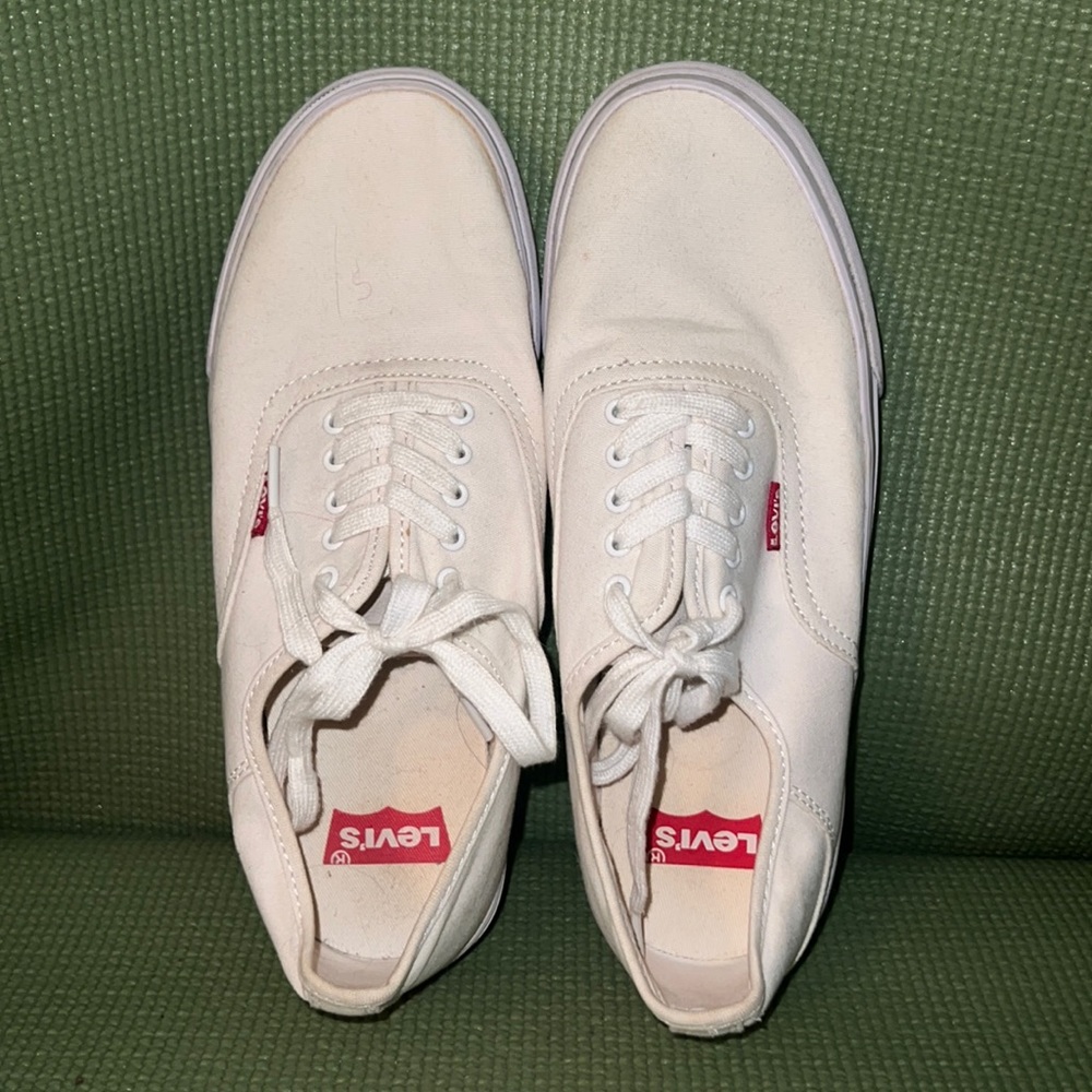 Levis Off-White Tennis Sneakers. Machine Washed Once. Worn Less Than 5 Times.